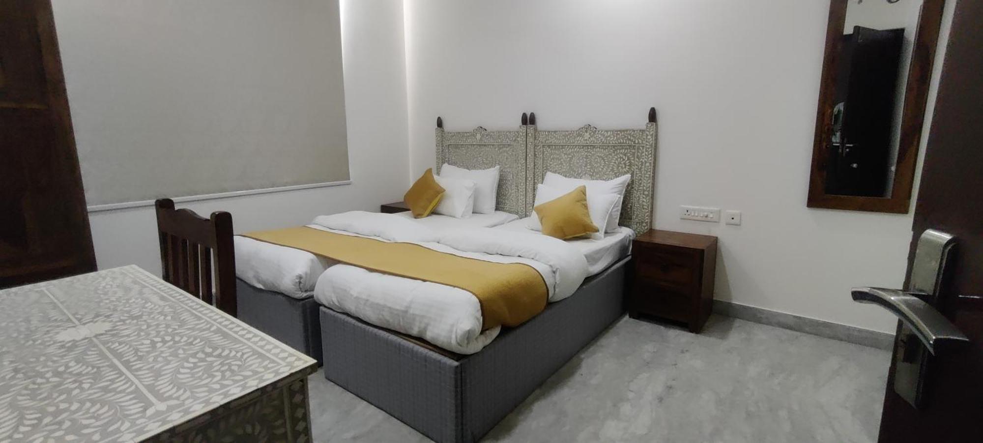 Hotel Suryavanshi Palace ชัยปุระ ภายนอก รูปภาพ